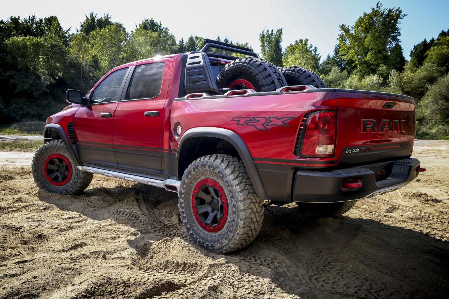  Dodge Ram Rebel TRX Concept 2016 года  (фото 2 из 24)